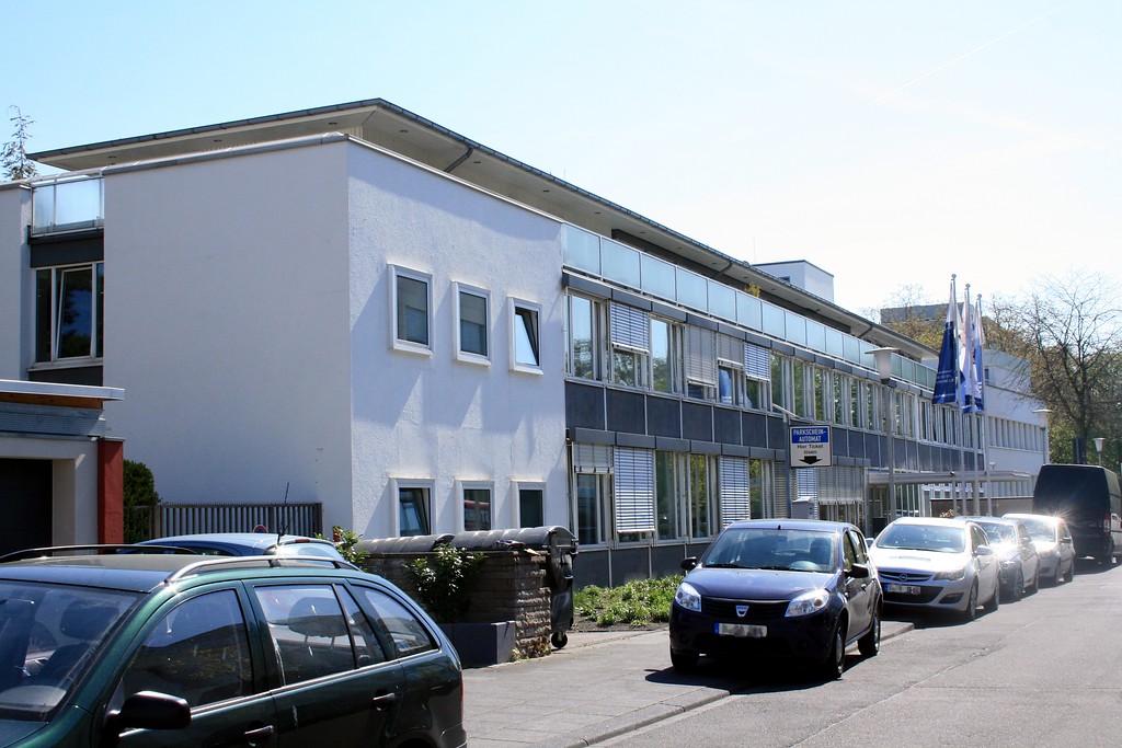 Gesamtansicht des Gebäudes der ehemaligen Landesvertretung von Bayern beim Bund in der Schlegelstraße in Bonn (2015)