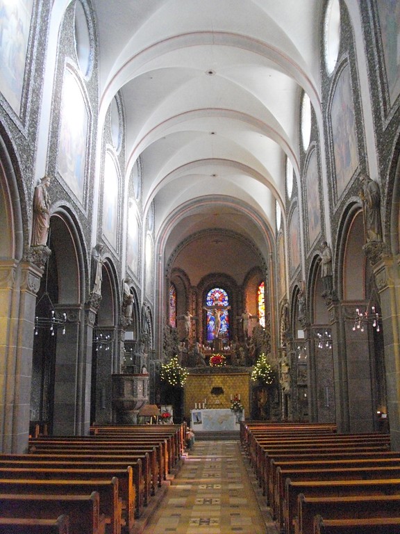 Innenraum der Pfarr- und Wallfahrtskirche Sankt Nikolaus in Koblenz-Arenberg (2008)