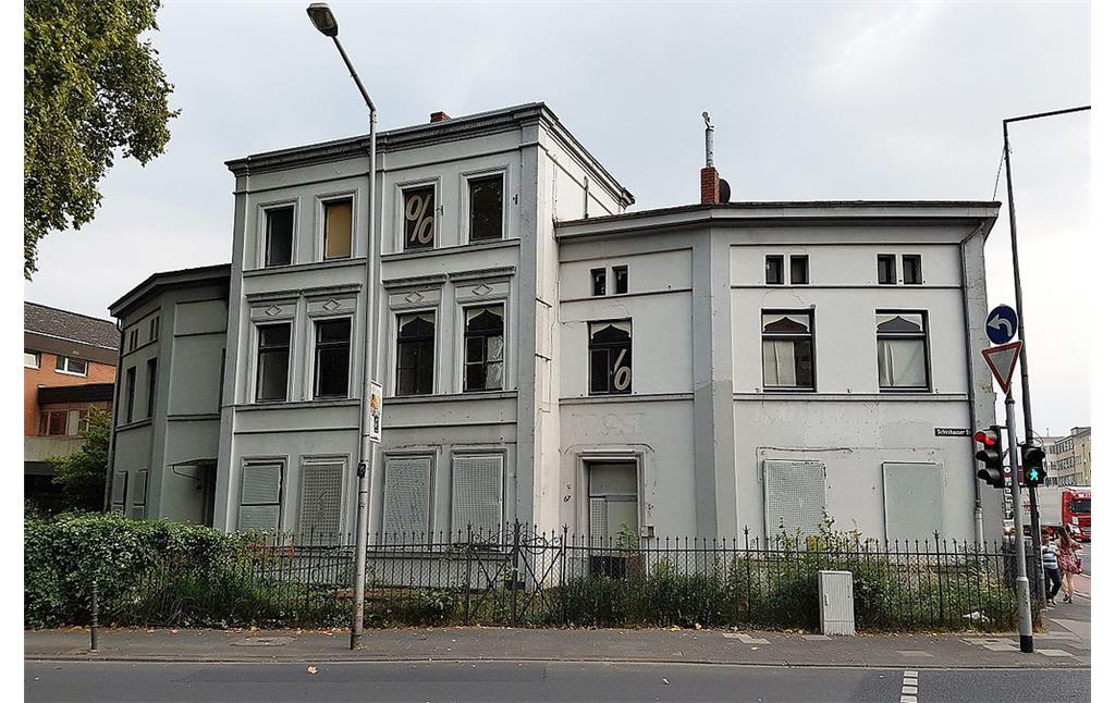 Die 2018 abgerissene Villa Lenders in Bayenthal, die 1876 im Zusammenhang mit der Siedlung Mannsfeld errichtet wurde (2016)