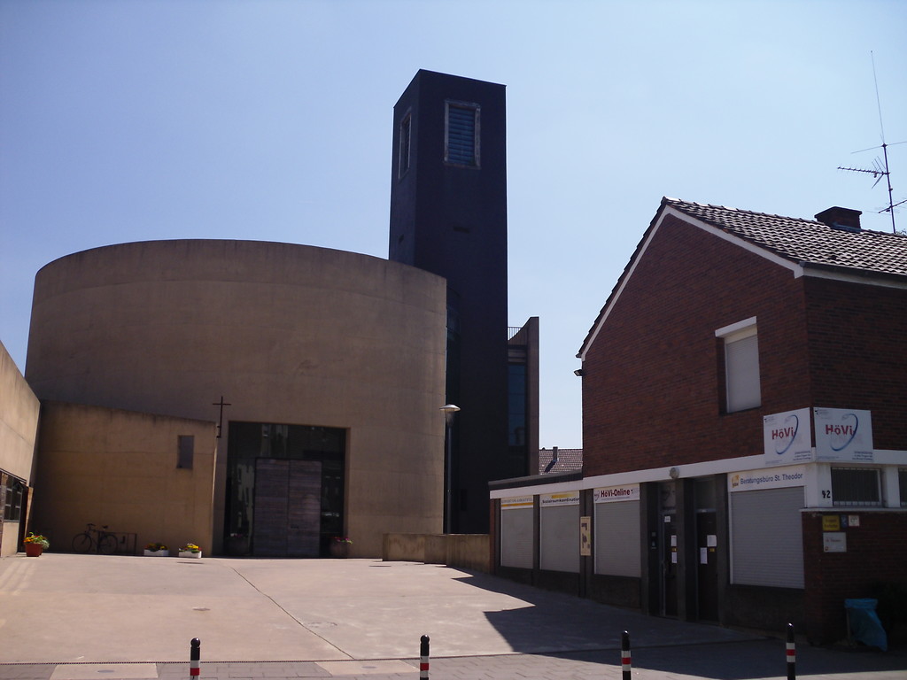Katholische Pfarrkirche Sankt Theodor in Köln-Vingst (2013)