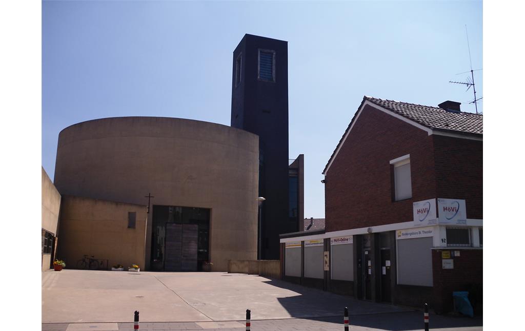 Katholische Pfarrkirche Sankt Theodor in Köln-Vingst (2013)