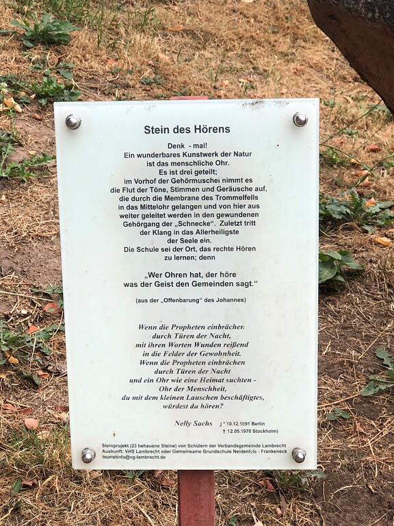 Informations-Tafel des Stein des Hörens (2022)