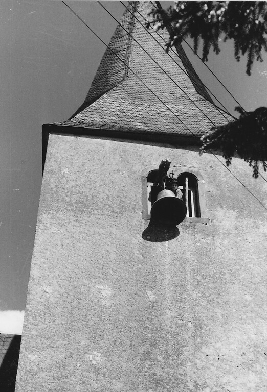 Die Glocke in der Wallfahrtskirche Berglicht aus der Glockengießerei Johann Mark in Brockscheid (1962)