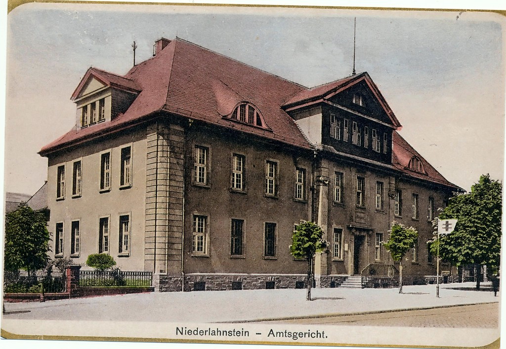Historische Postkarte von 1920 mit einem zeitgenössischen Bild des Amtsgerichts in Niederlahnstein.