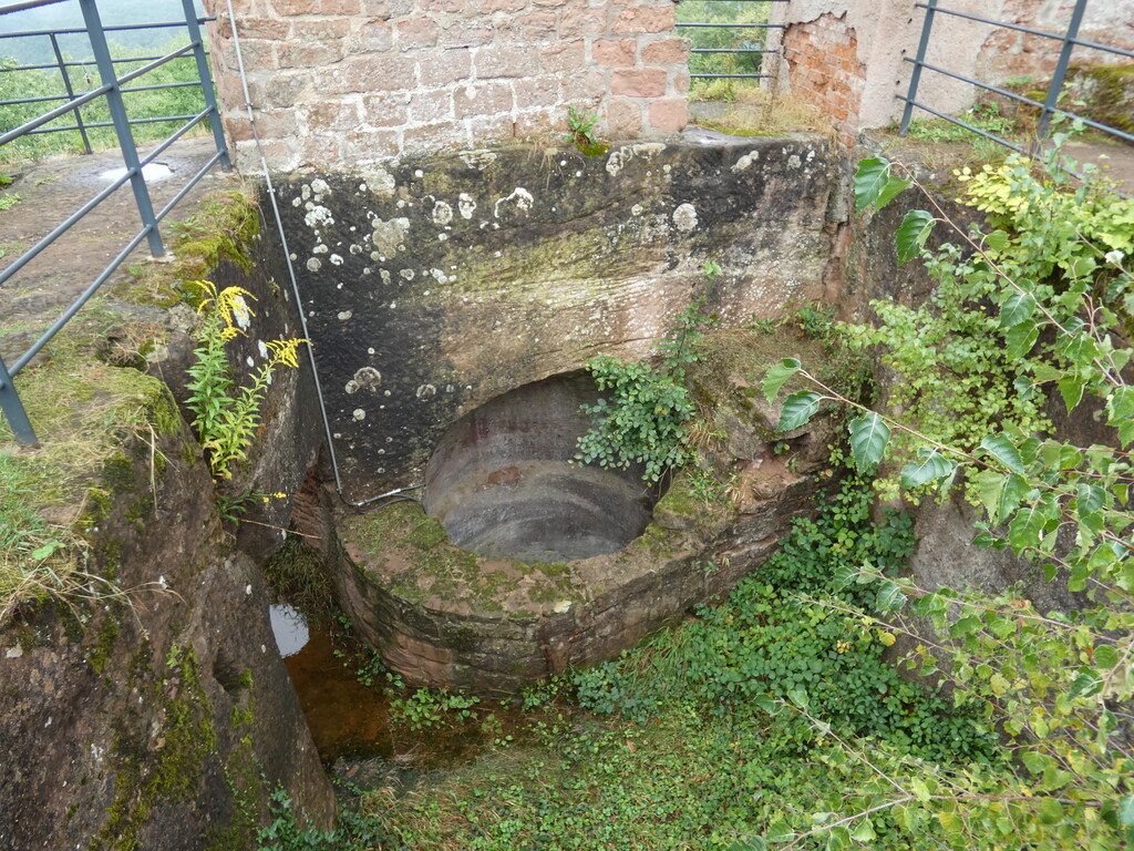 Brunnen und Zisterne der Ramburg