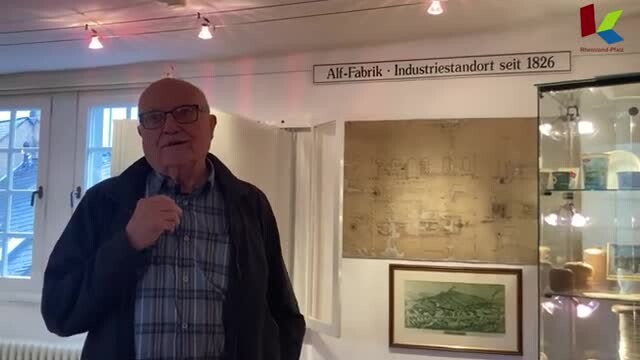 Hermann Jobst vom Dorf- und Heimatmuseum in Alf erzählt von seiner Arbeit in der Firma Bellaplast in Alf (2022)