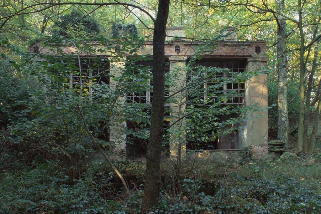 Die Orangerie im Landschaftspark Friedrich von Gienanth in Eisenberg vor der Renovierung (2001).