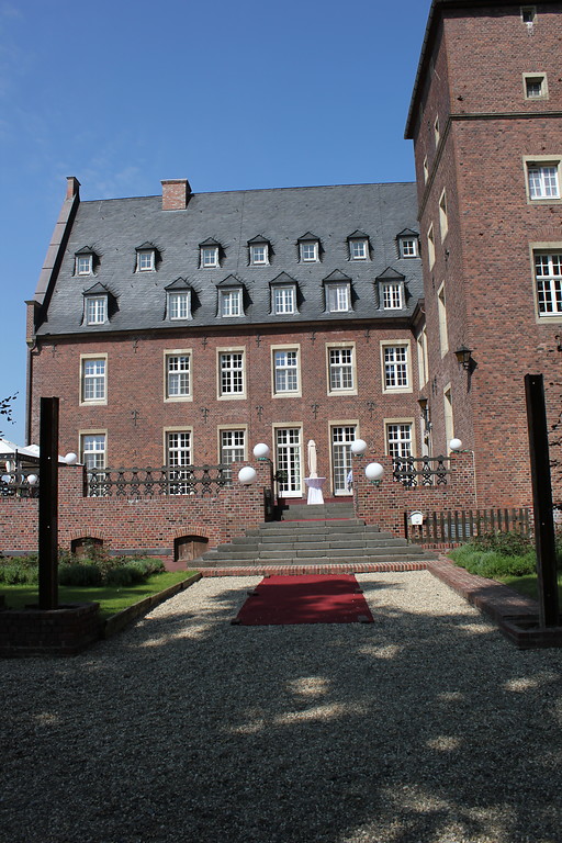 Eingangsbereich des Haupthauses des Schlosses Diersfordt (2012)