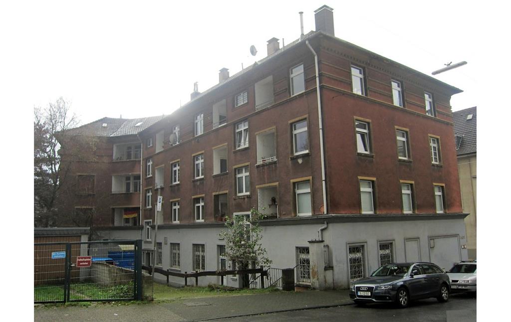 Wohn- und Geschäftshaus der früheren der Konsumgenossenschaft "Vorwärts" in der Sedanstraße in Barmen, Ansicht von der Drosselstraße aus (2014).