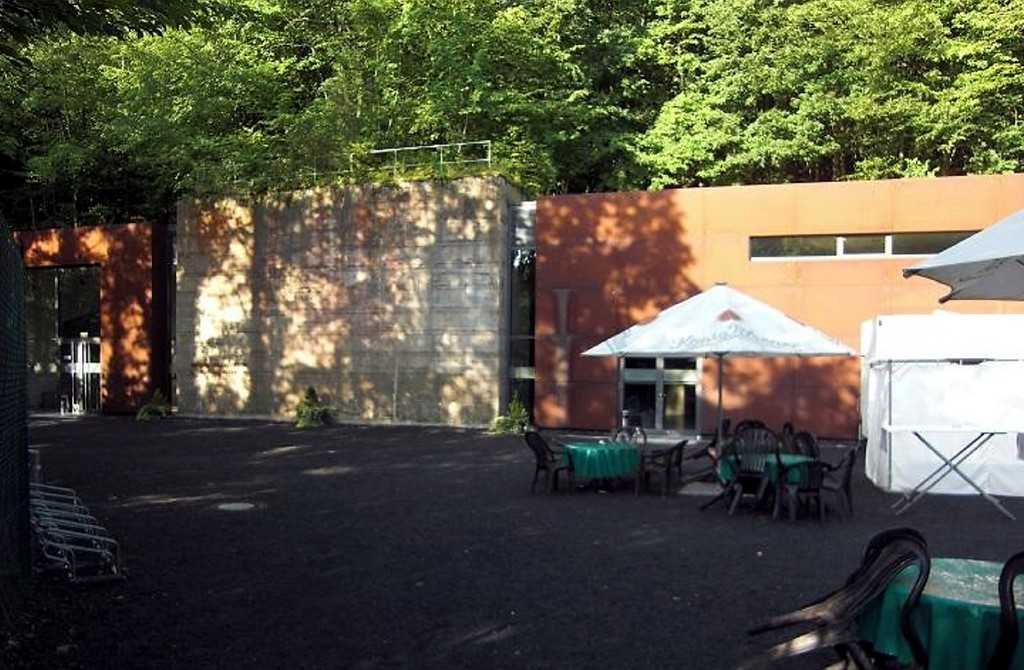 Der Eingangsbereich zur Dokumentationsstätte Regierungsbunker bei Bad Neuenahr-Ahrweiler (2014).