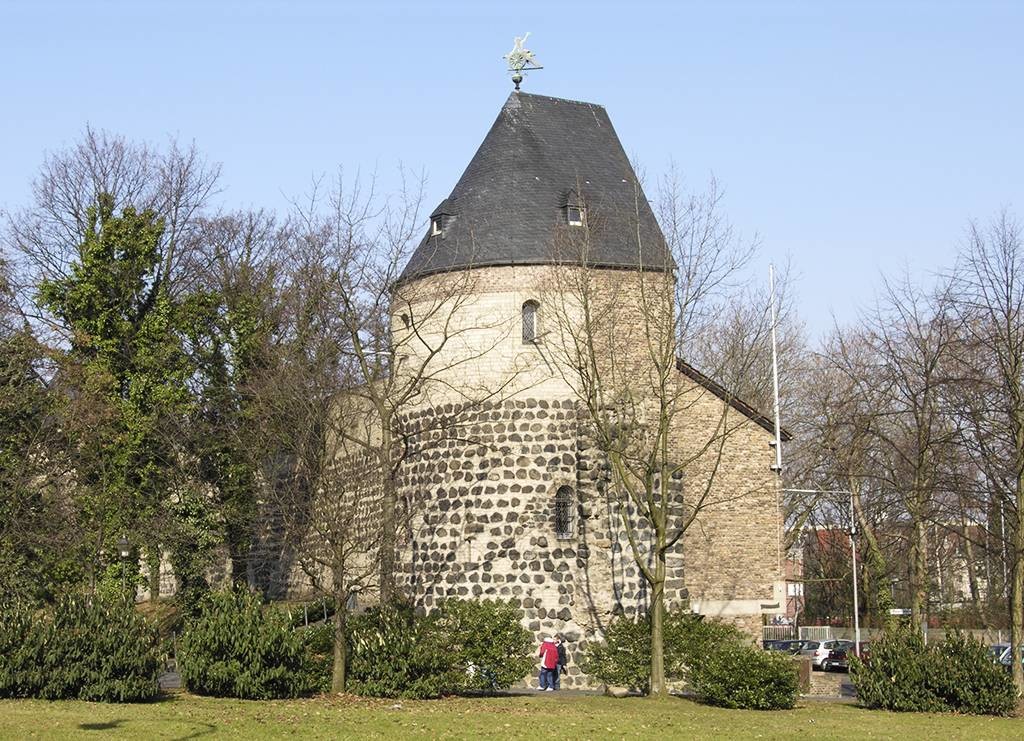 Der Wehrturm "Sachsenturm" der Kölner Stadtmauer am Sachsenring (2005).