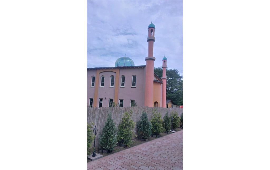 Die beiden Minarette der Tahir-Moschee in Koblenz-Lützel (2014).