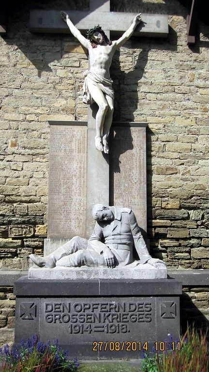 Mahnmal "Den Opfern des grossen Krieges 1914-1918" an der neuen St. Servatiuskirche in Koblenz-Güls (2014)