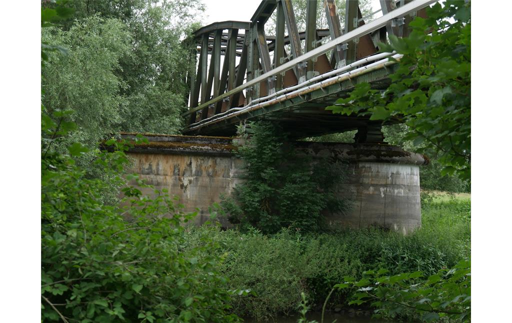 Pfeiler der Eisenbahnbrücke bei Limburg-Staffel (2017)