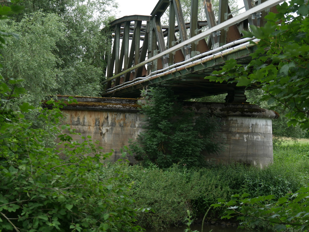 Pfeiler der Eisenbahnbrücke bei Limburg-Staffel (2017)