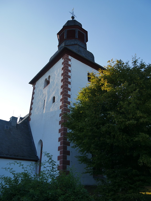 Turm der katholischen Pfarrkirche Maria Himmelfahrt Dörrebach (2016)
