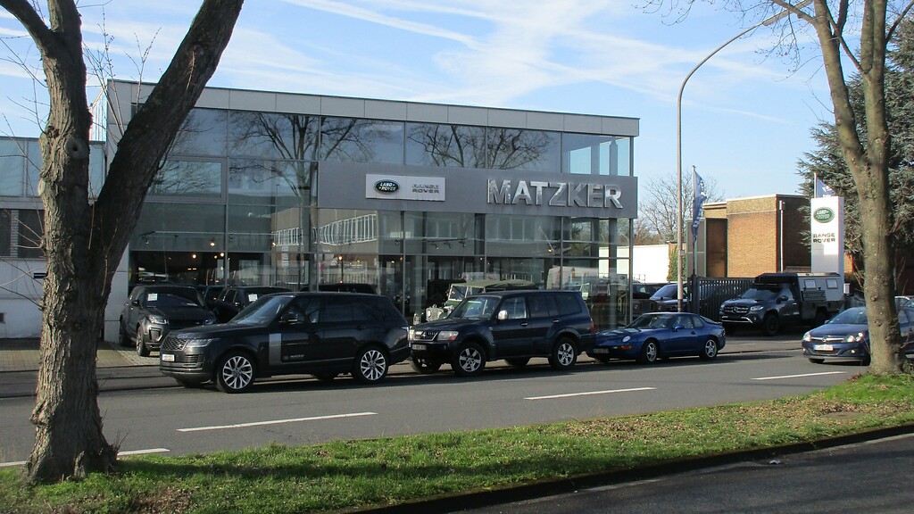 An dem in den 1970er Jahren neu bezogenen Standort von "Kremer Racing" in Köln-Bilderstöckchen (aktuell eine Niederlassung von Land Rover) erinnert heute nichts mehr an das Motorsport-Team (2020).