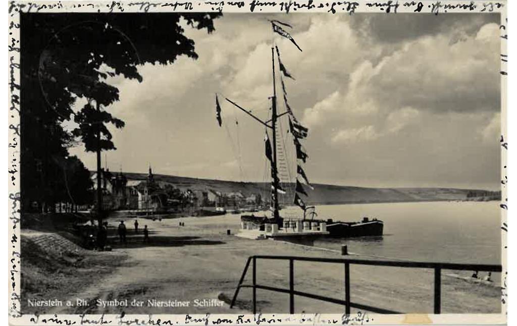 Historische Postkarte mit dem Schiffermast am Rheinufer in Nierstein (um 1950)