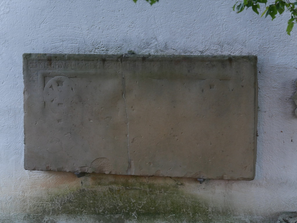 Rechte Grabplatte des Grafengeschlechts der Sponheimer in Dörrebach (2016)