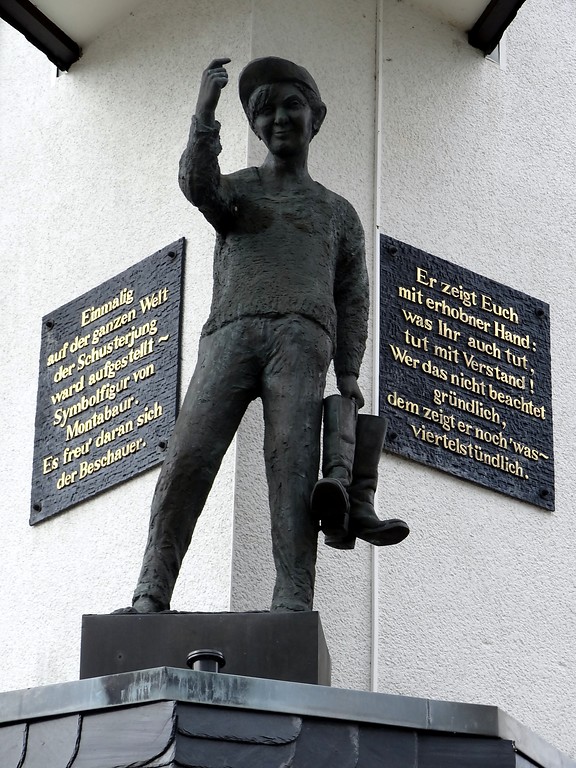 Figur des Schusterjungen am Konrad-Adenauer-Platz in Montabaur (2014)