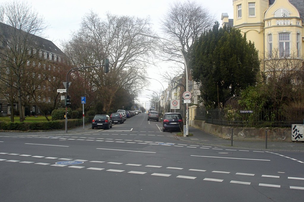 Nussallee, Blick in die Kaufmannstraße (2012)
