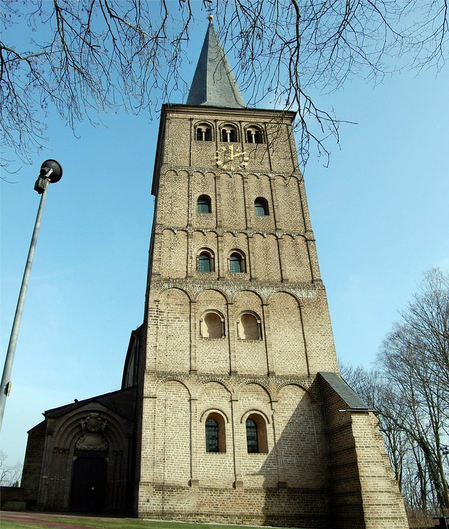 Turm der Kirche des Stifts Elten (2012)