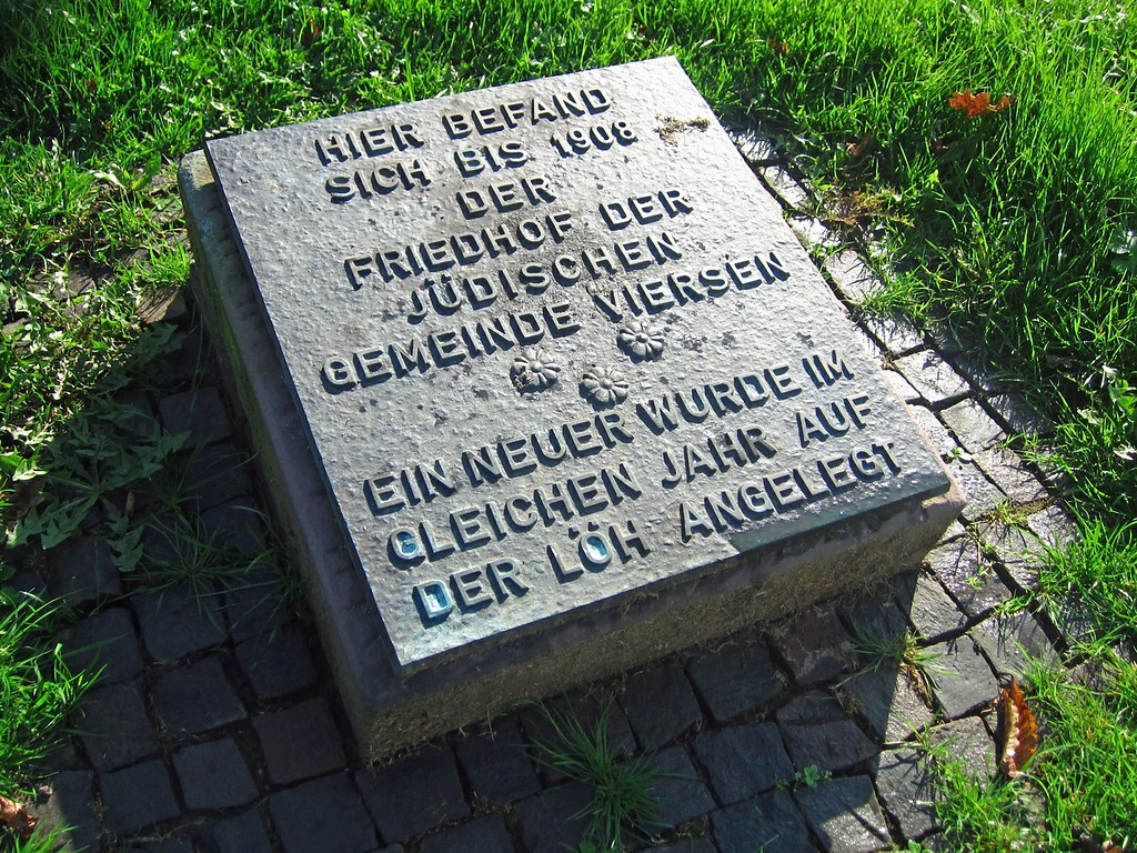 Der Gedenkstein auf der Parzelle des älteren jüdischen Friedhofs in der Florastraße in Viersen (2013).