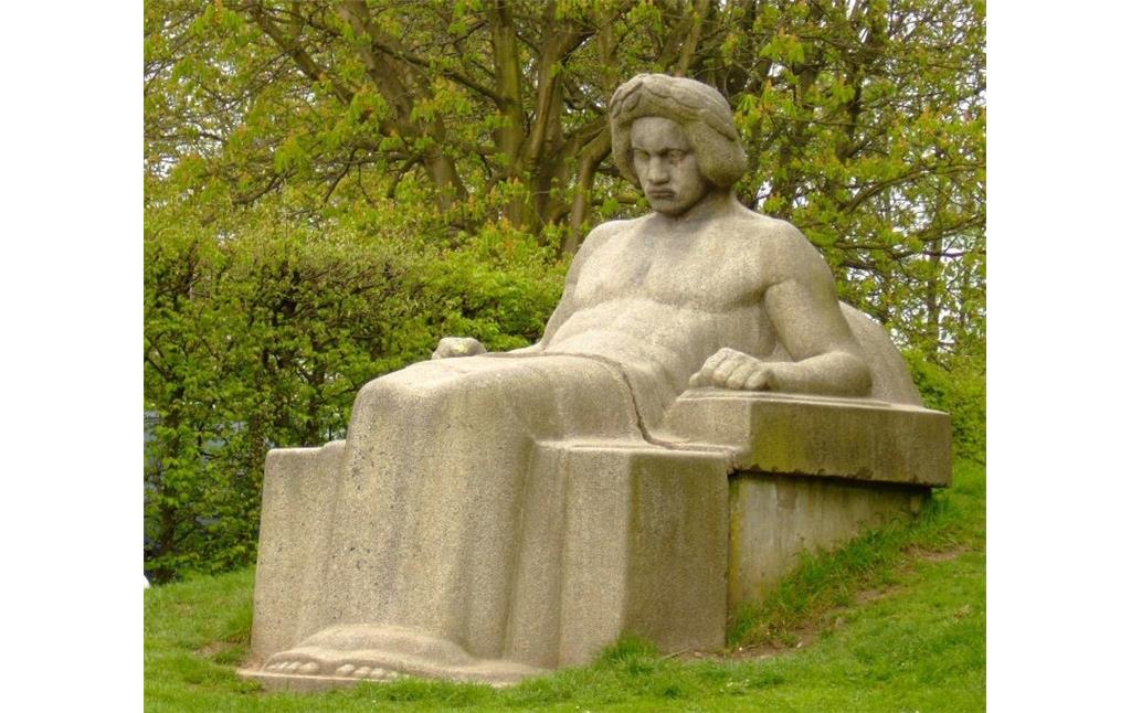 Das 1977 am Rande des Bundesgartenschaugeländes im Rheinauenpark in Bonn wieder errichtete Beethoven-Denkmal (2006)