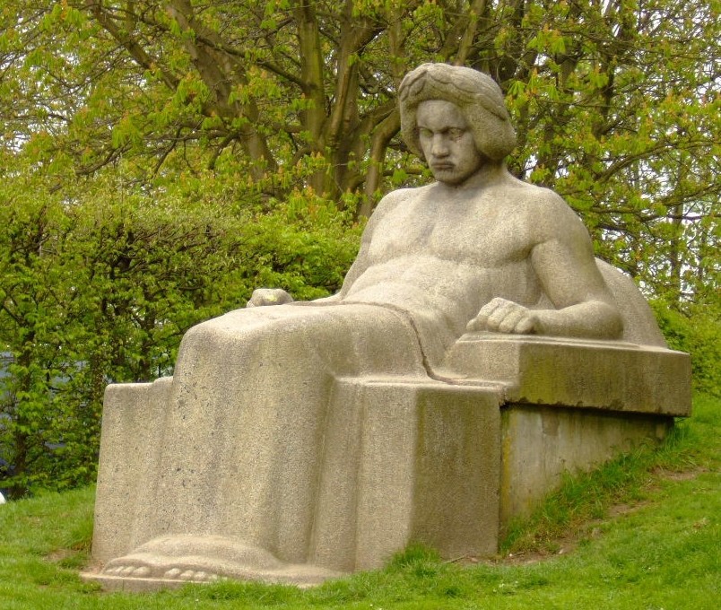 Das 1977 am Rande des Bundesgartenschaugeländes im Rheinauenpark in Bonn wieder errichtete Beethoven-Denkmal (2006)
