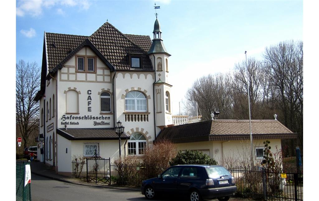 Das Hafenschlösschen in Niederkassel-Mondorf, Ansicht von Westen (2013).