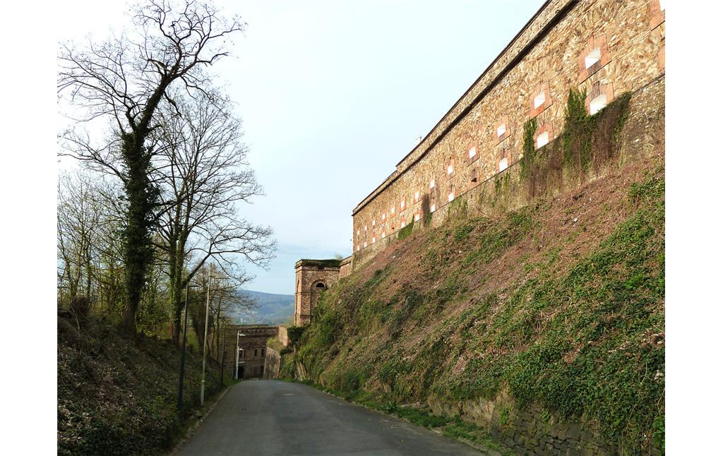Festung Ehrenbreitstein, Felsentorweg, Niedere Ostfront und Treppenturm (2017)