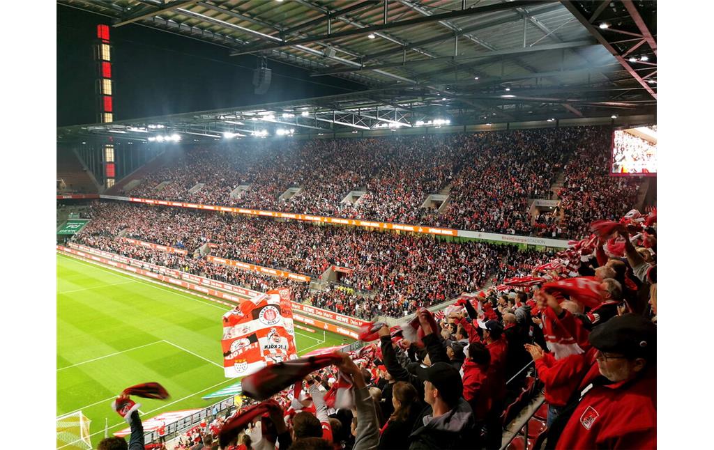 Ein Spiel des 1. FC Kölns im RheinEnergieStadion im Sportpark Müngersdorf in Köln (2021)