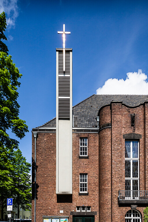 Glockenturm der Evangelischen Kirche Tersteegenhaus in Köln-Sülz (2021)