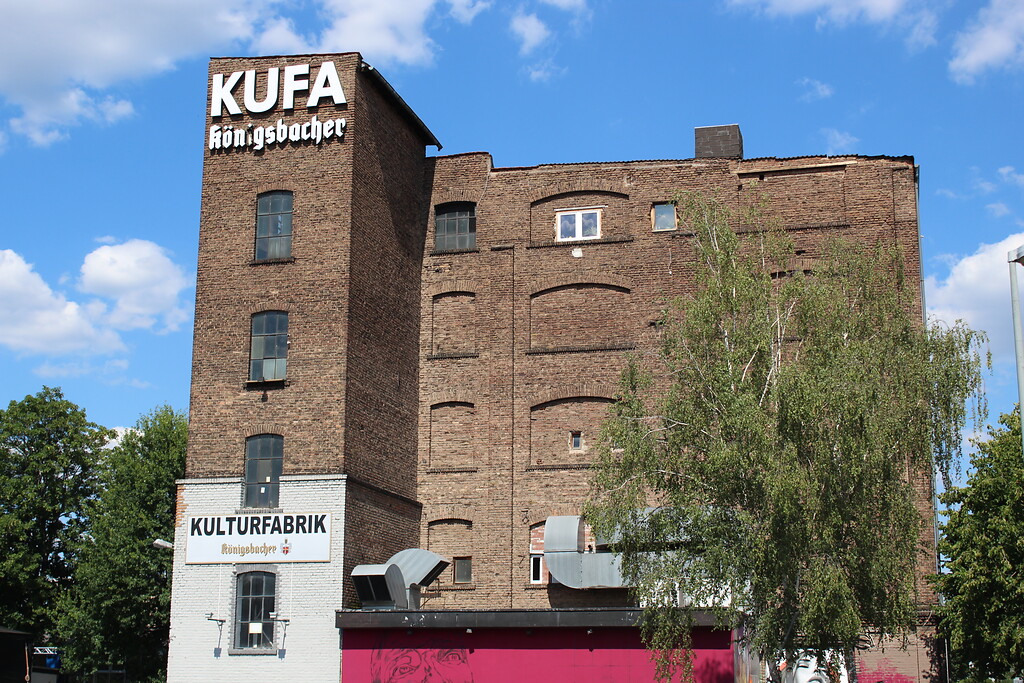 Die Kulturfabrik, das ehemalige Hauptgebäude der Fabrik Mayer-Alberti (2020).