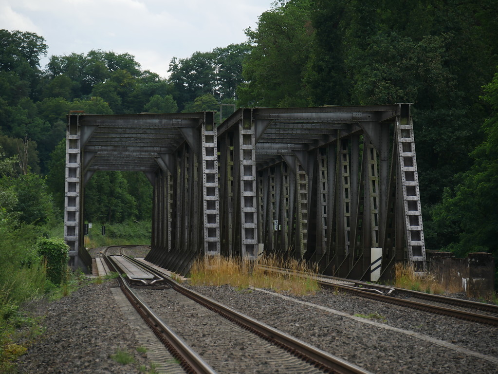 Ostansicht der Eisenbahnbrücke zwischen Villmar-Aumenau und Runkel-Arfurt (2017)
