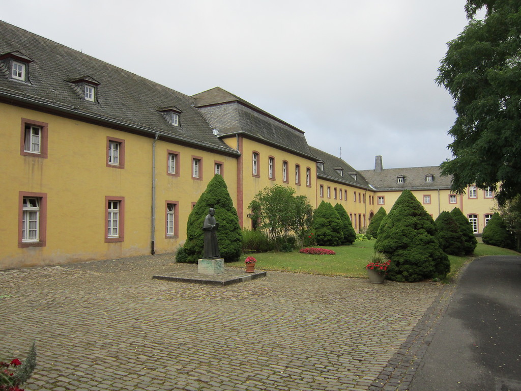 Wirtschaftshof von Kloster Steinfeld (2013).