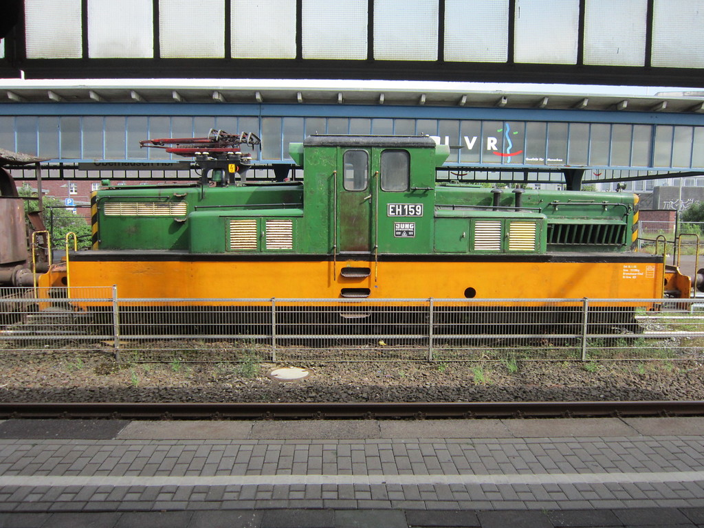 Oberhausen Hauptbahnhof, Museumsbahnsteig, EH 159, eine ehemalige Lokomotive der Eisenbahn und Häfen (2016)