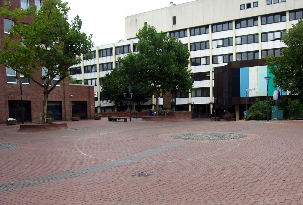 Platz der Deutschen Einheit in Frechen mit dem Rathaus (2013)