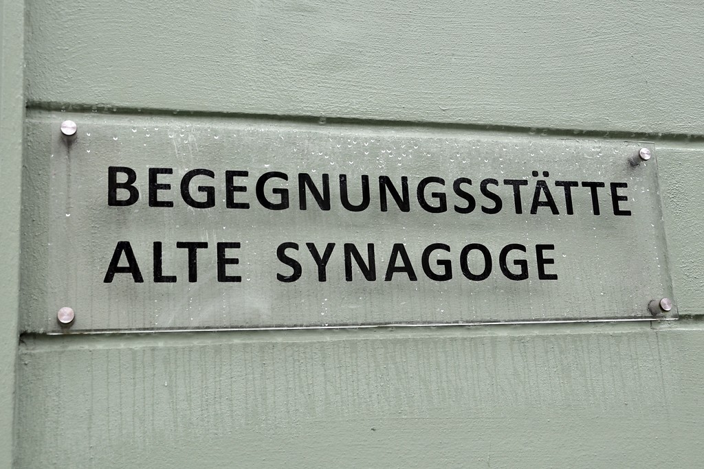 Tafel am Eingang zur Begegnungsstätte "Alte Synagoge" in Wuppertal-Elberfeld (2014).