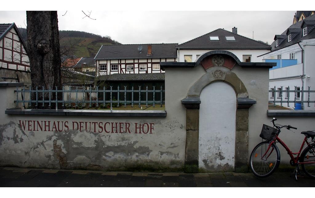 Gartenmauer des Deutschen Hofs in Ahrweiler (2015).