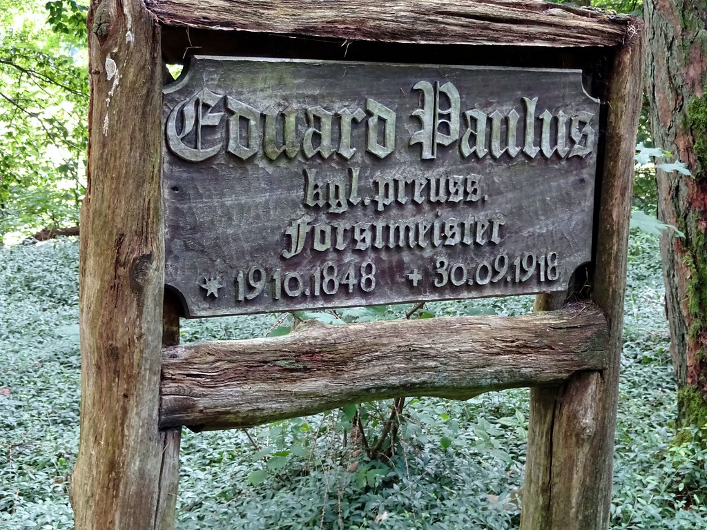 Gedenktafel an den Paulusgräbern an der Neupfalz (Schöneberg) im Soonwald (2016)