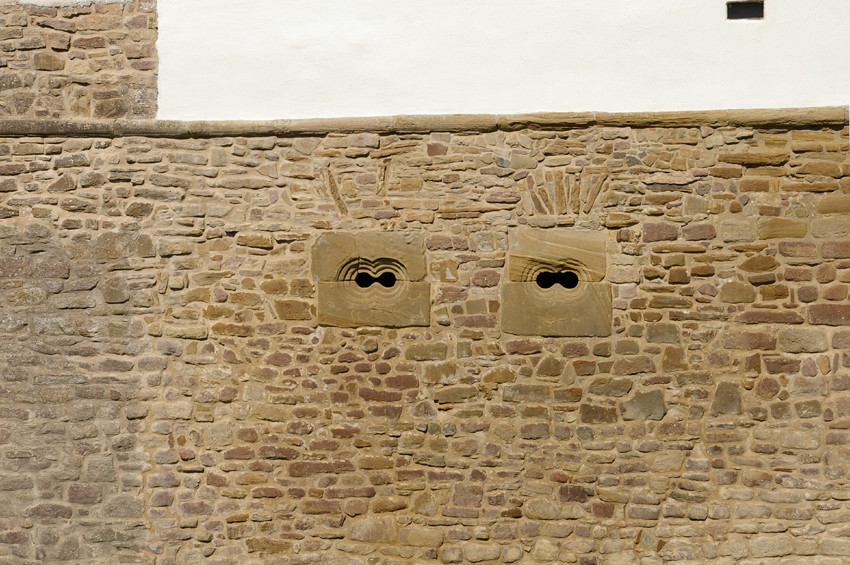 Brillenscharten in der Westmauer