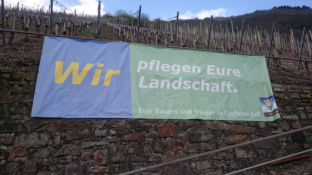 Banner "Wir pflegen Eure Landschaft" im Calmont (2017)