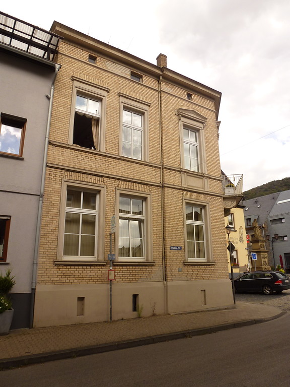 Wohnhaus in der Oberstraße 1 in Oberwesel (2016): Das Haus von der Chablisstraße aus gesehen.