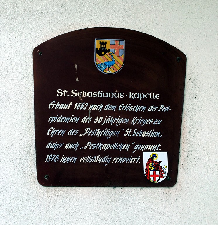 Informationstafel zur Kapelle Sankt Sebastian in Engers, dem so genannten Pestkapellchen in der Bendorfer Straße (2015).
