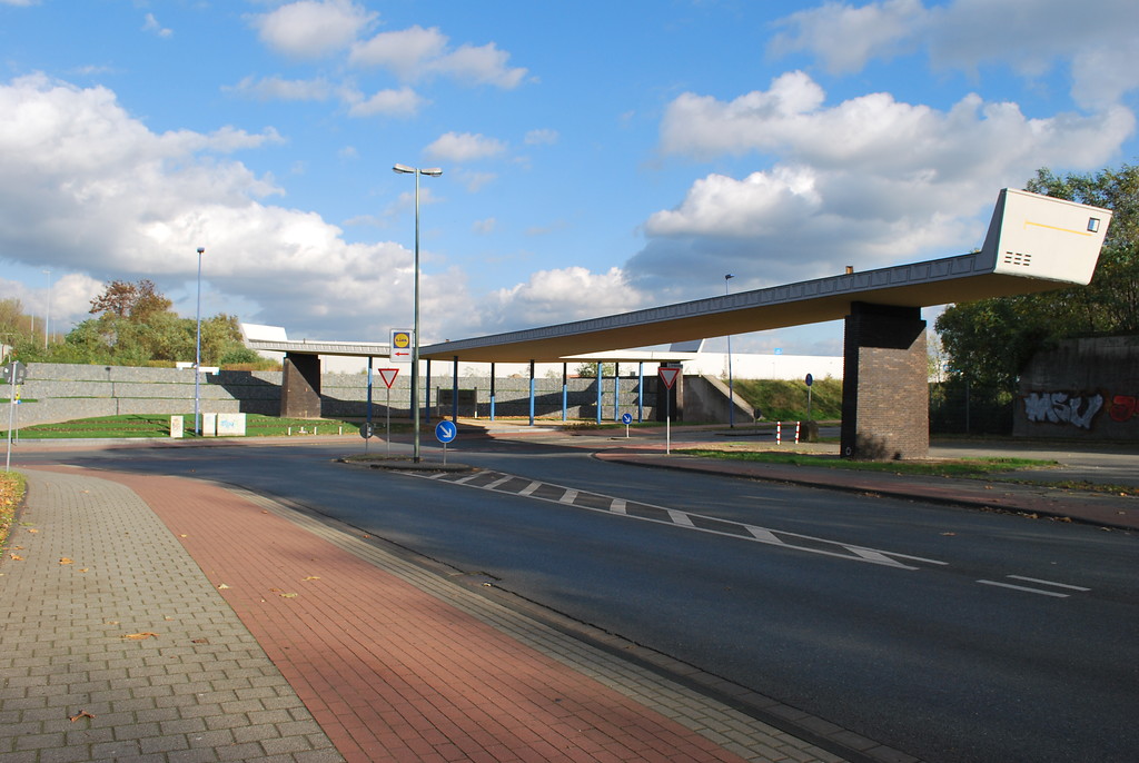 Tor 1 des ehemaligen Krupp Hüttenwerks Rheinhausen nach der Umgestaltung im Oktober 2013