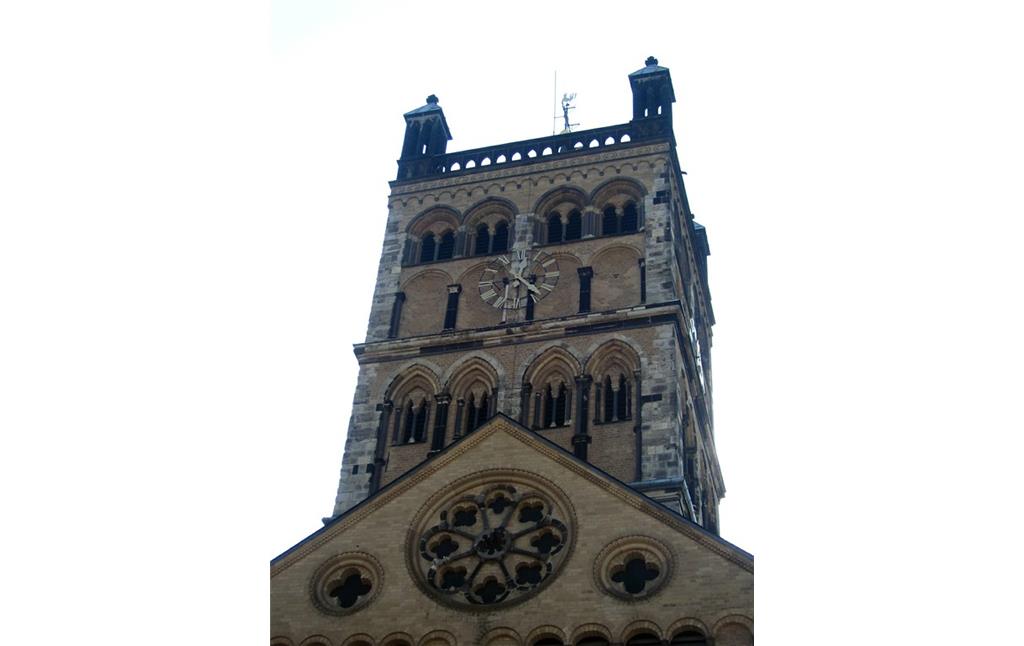 Der Westturm des Quirinus-Münsters in Neuss, ehemalige Kirche des Benediktinerinnenklosters und späteren Kanonissenstifts St. Quirin (2014).