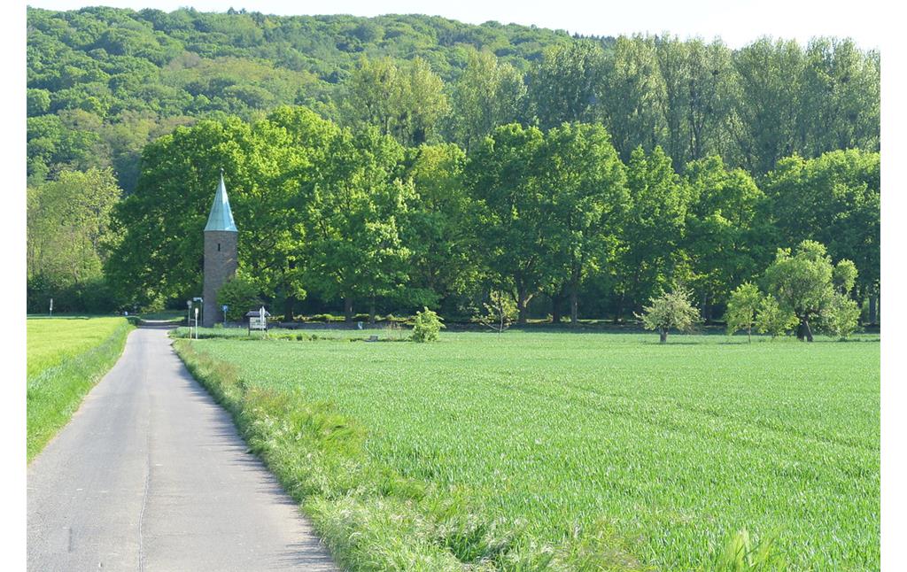 Zufahrt zum Soldatenfriedhof bei Sinzig-Bad Bodendorf (2014)