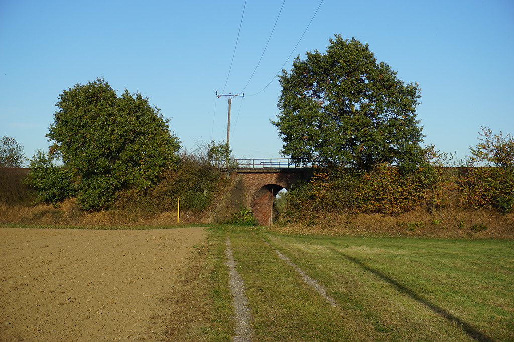 Brücke der Bahnstrecke Rheinhausen - Xanten, beim Bongershof (2018)