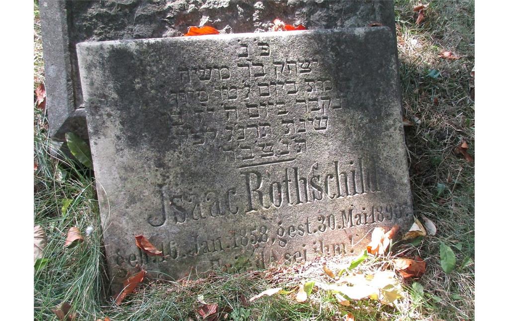 Einzelner Grabstein auf dem Judenfriedhof an der Friedhofstraße in Beeck-Stockum (2016).